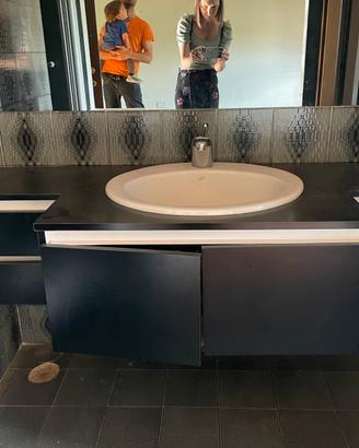Mobile bagno vintage nero con lavabo e specch