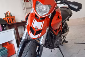 ducati hypermotard 1100