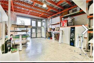 Capannone con ufficio