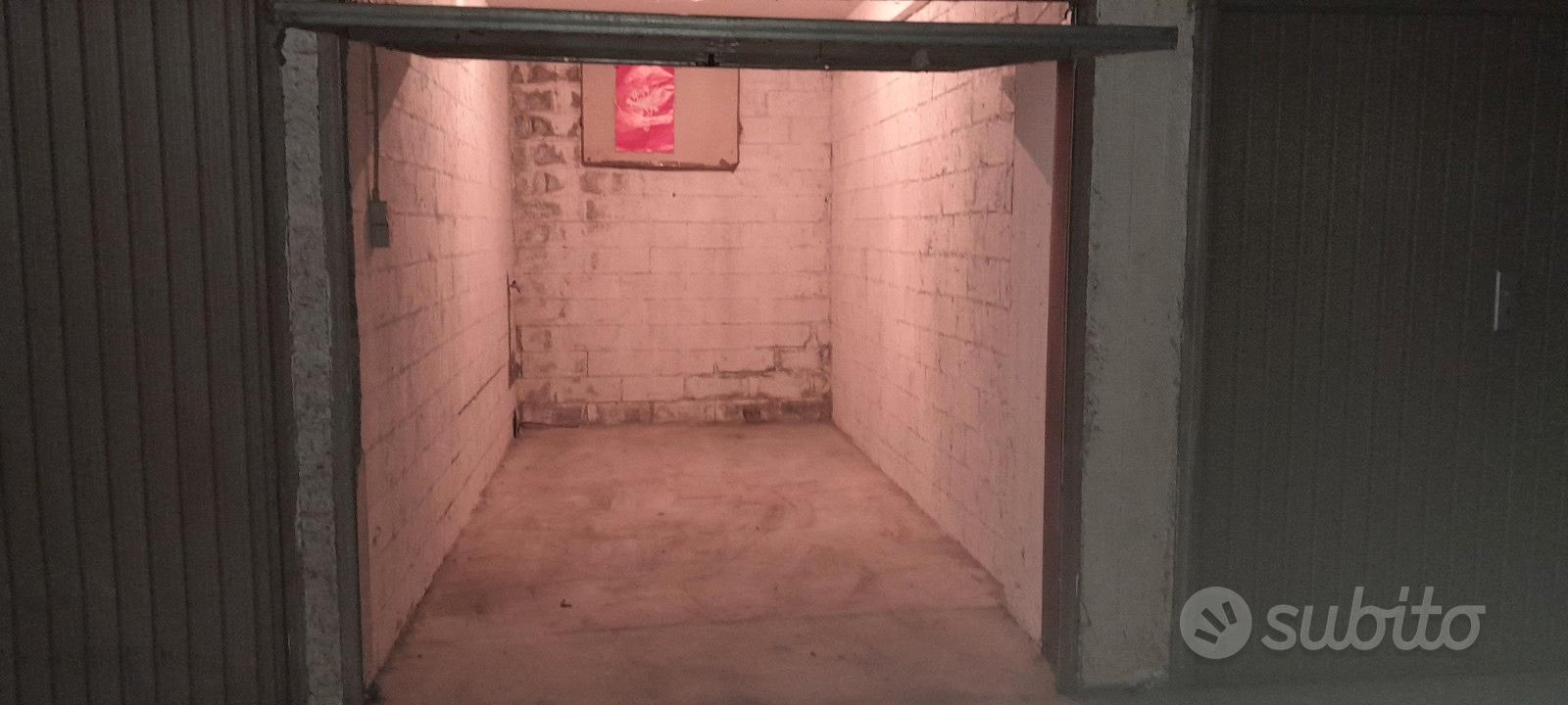 Vendita due box 6x 3 a Santa Lucia