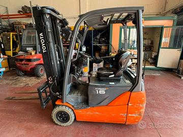 Carrello elevatore elettrico 1600kg tre Toyota