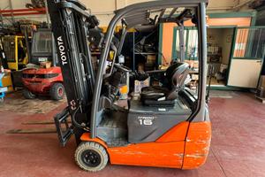Carrello elevatore elettrico 1600kg tre Toyota