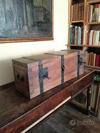 Antico forziere da viaggio