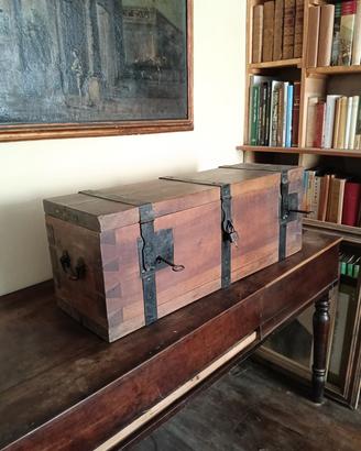 Antico forziere da viaggio