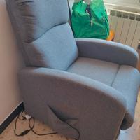 Poltrona con alzata assistita