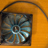 3 Ventole AeroCool da 140mm e 200mm azzurre.