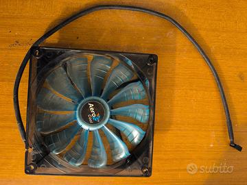 3 Ventole AeroCool da 140mm e 200mm azzurre.