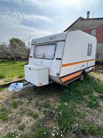 Roulotte con veranda esterna