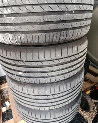 Gomme Nuove 235/45r17