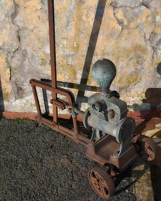 villa guardino locale pompa a mamo bronzo