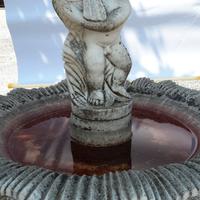 Fontana GRANDE con Angelo e Pesce sulla spalla