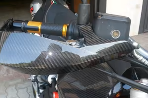 Aprilia Dorsoduro paramani carbonio