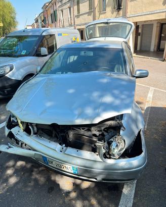 Macchina iccidentata