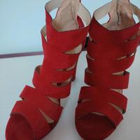 Tacco rosso con design a gabbia