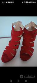 Tacco rosso con design a gabbia