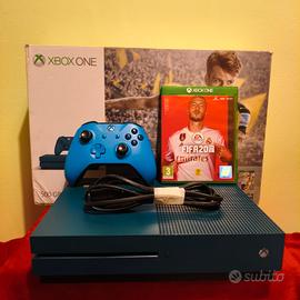 Xbox One s 500 GB con controller e scat