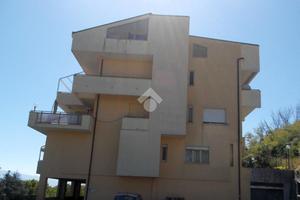 4 LOCALI A CASTROLIBERO