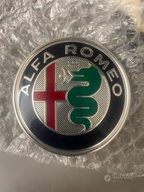 Fregio Logo Cofano Alfa Romeo Giulia