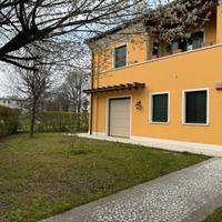 Bicamere con giardino