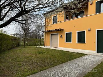 Bicamere con giardino