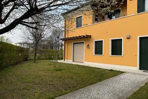 Bicamere con giardino