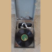 Cassetta valigia con grammofono funzionante