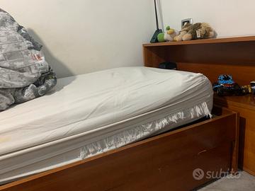 Due letti singoli con comodini