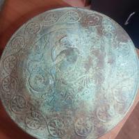 Scudo e spada Nuragica bronzea antica, dimensioni 
