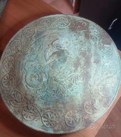 Scudo e spada Nuragica bronzea antica, dimensioni 