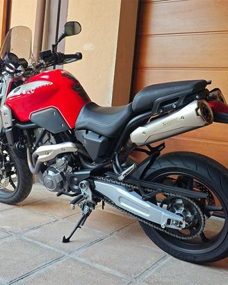 Yamaha MT-03 Rosso-Bianco con kit MT Components