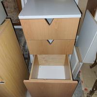 Mobiletto con rotelle