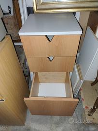 Mobiletto con rotelle