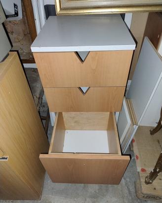 Mobiletto con rotelle