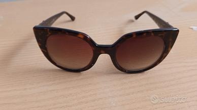 Occhiali da sole femminili Guess originali.