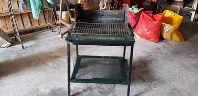 Barbecue a carbone con ruote