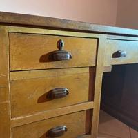 Scrivania in legno massiccio anni '40