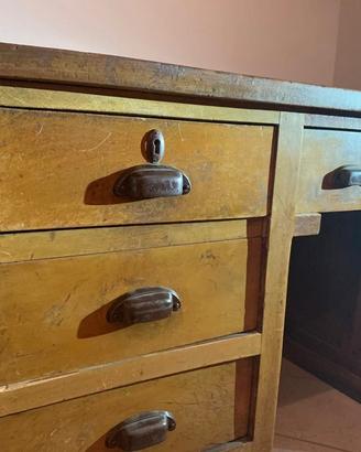 Scrivania in legno massiccio anni '40