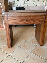 Scrivania di fattura artigianale in legno