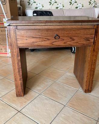 Scrivania di fattura artigianale in legno