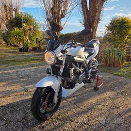Moto Suzuki SV650 25kw