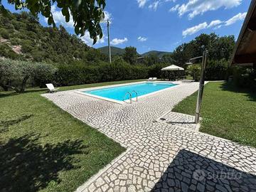 Villa di 600 m² con più di 5 locali e box auto a S