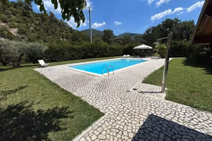Villa di 600 m² con più di 5 locali e box auto a S