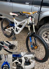 Mtb downhill Specialized