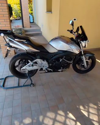 Suzuki GSR 600