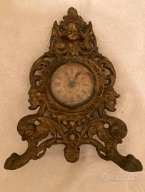 Antico orologio da tavolo