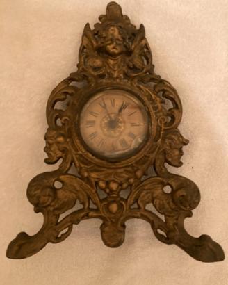 Antico orologio da tavolo