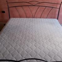 letto,doghe in legno  materasso