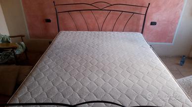 letto,doghe in legno  materasso