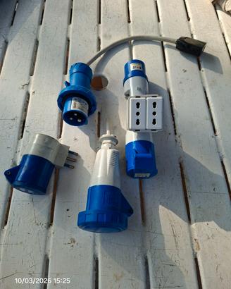 Spine elettriche a norma CEE azzurre