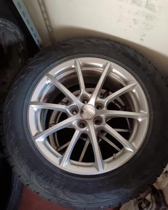 4 cerchi e gomme invernali jeep